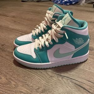 Nike Jordan 1 Mid